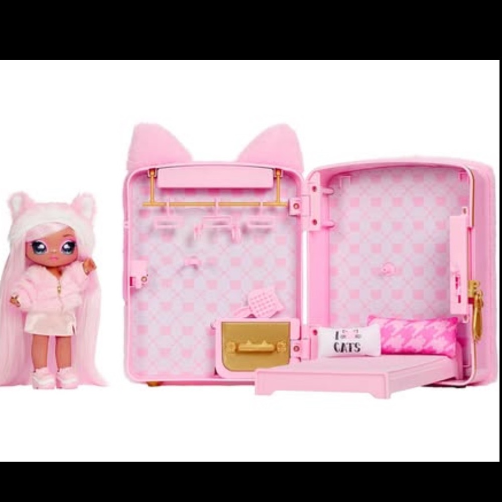 Na! Na! Na! Surprise Reena De La Rosa 3in1 Backpack Bedroom Limited Edition Doll